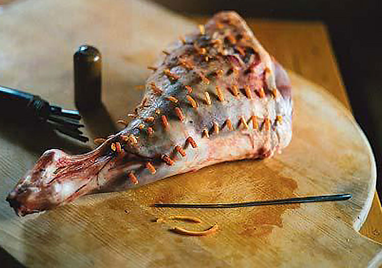 Yemek Pişirme Yöntemleri: Larding, Barding, Basting 6 Yemek Pişirme Yöntemleri: Larding, Barding, Basting