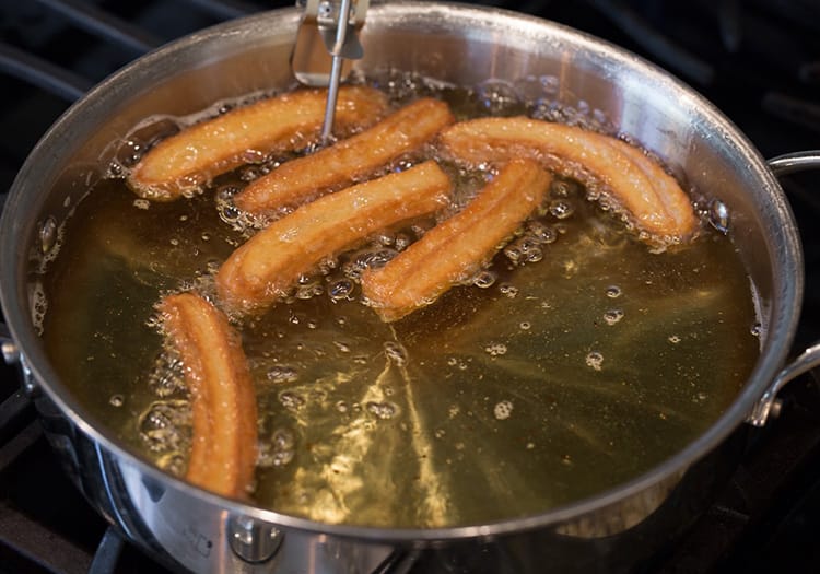 Churros Tatlısı Tarifi - Yağda kızarmış tatlılar