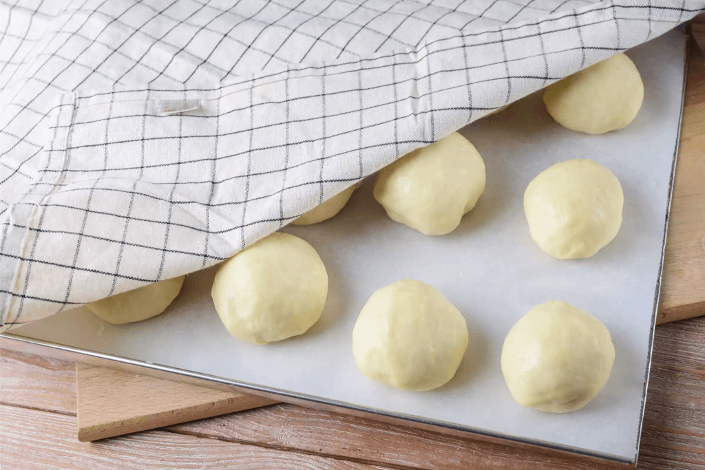 Mini Burger Buns Recipe: Single Bite Delicacies 6 Mini Burger Bread Recipe - The final leavening process should be done on the tray.