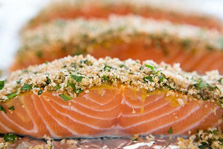 Parmesan Salmon Recipe: Ready in 25 min, Crunchy & Juicy 4 Parmesan Salmon Recipe - Preparation of the coating with panko bread crusts