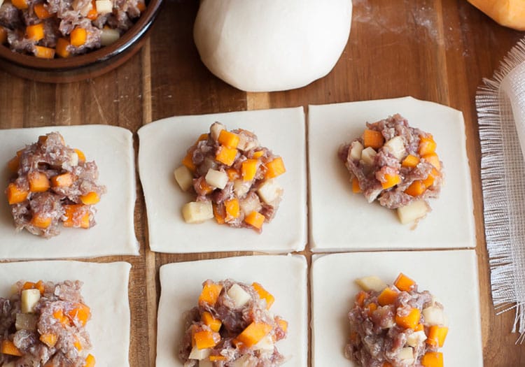 &Ouml;zbek Mantısı Tarifi - Kuzu eti, patates ve havu&ccedil;lu dolgusu