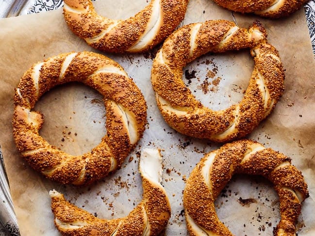 Turkish Bagel Recipe - Crispy and crunchy baked sesame simit